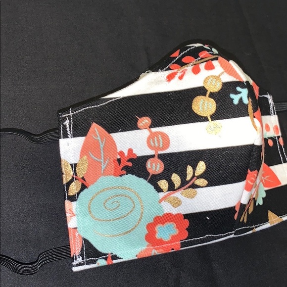Flowers and stripes print face mask - Picture 6 of 7